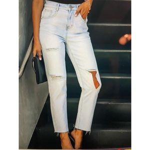 Vici Colin High Rise Distressed denim size 27